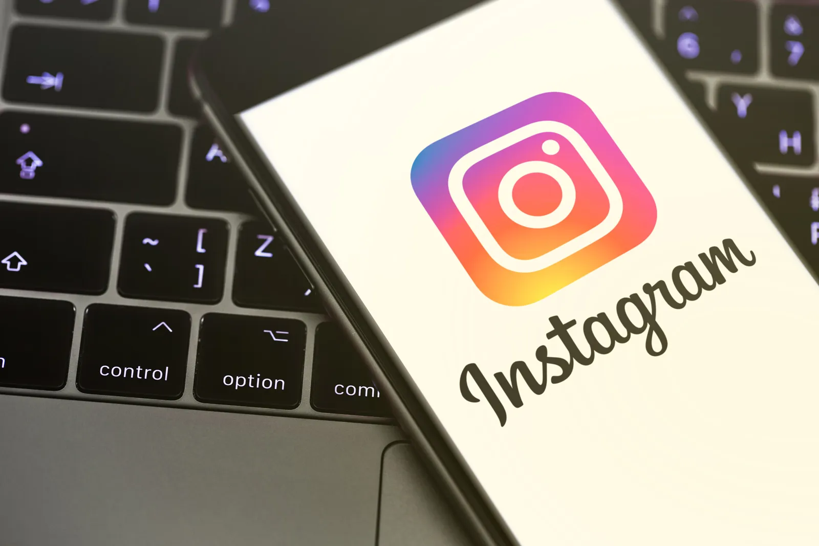 Instagram marketing strategy: Leveraging the social media giant to lead the market 